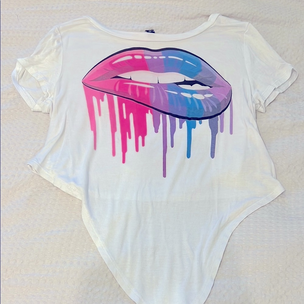 White Graphic Crop Tee with bottom knot tie size M